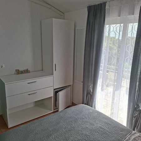 Apartment & Rooms Roza Peroj Bagian luar foto