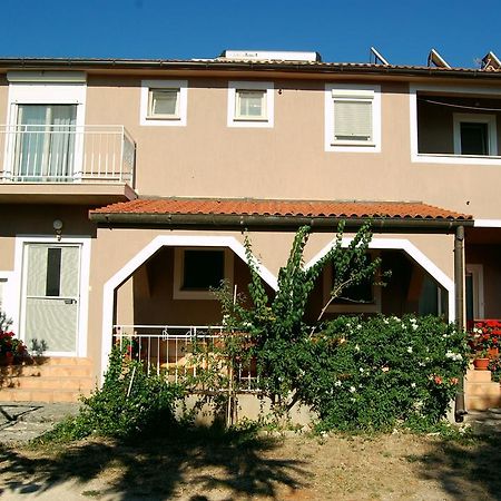 Apartment & Rooms Roza Peroj Bagian luar foto