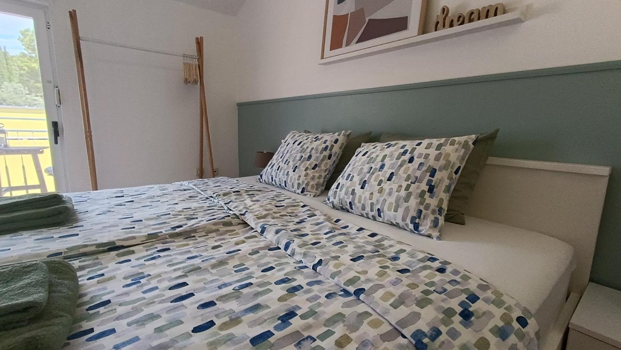 Apartment & Rooms Roza Peroj Ruang foto