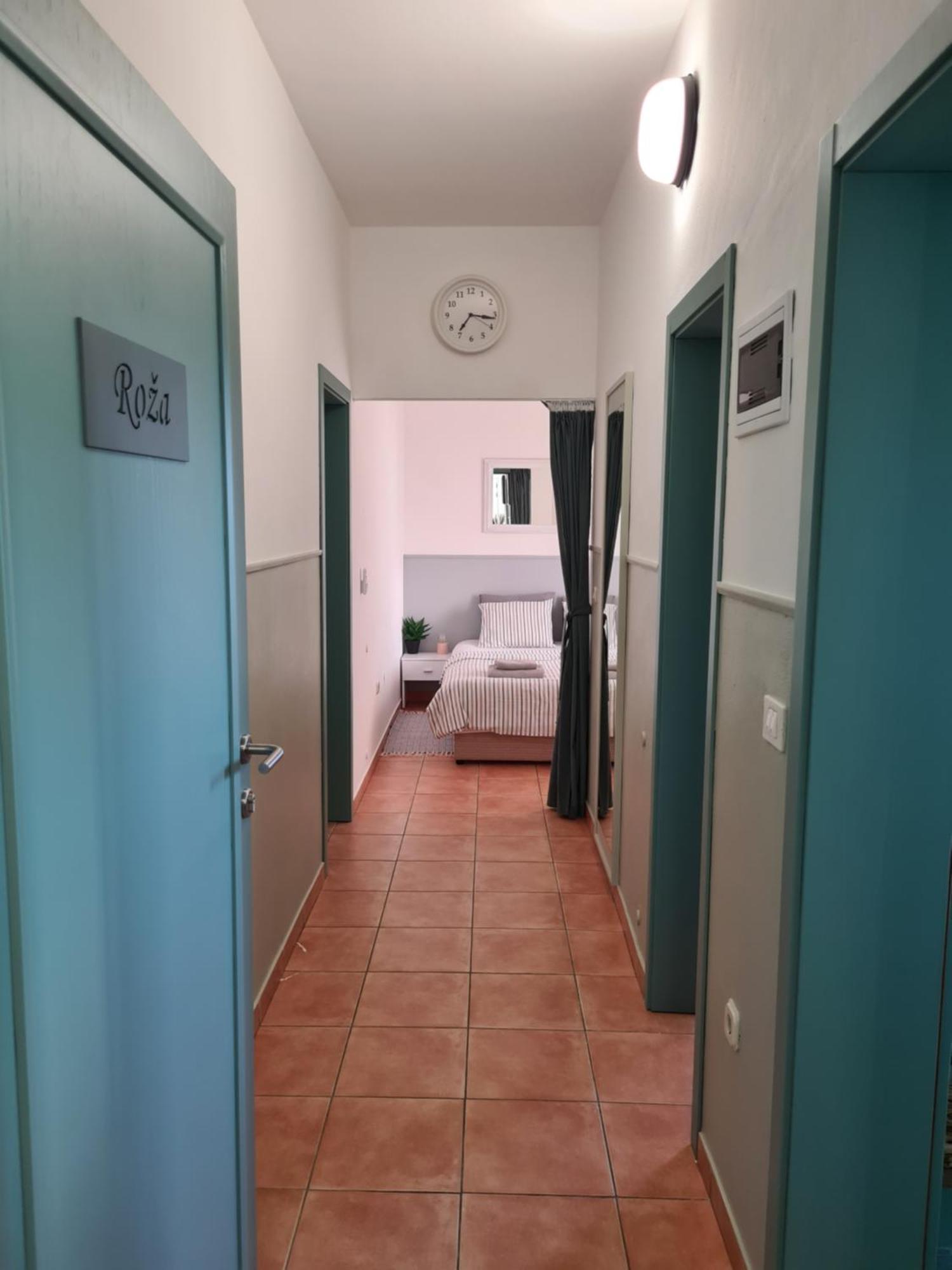 Apartment & Rooms Roza Peroj Ruang foto