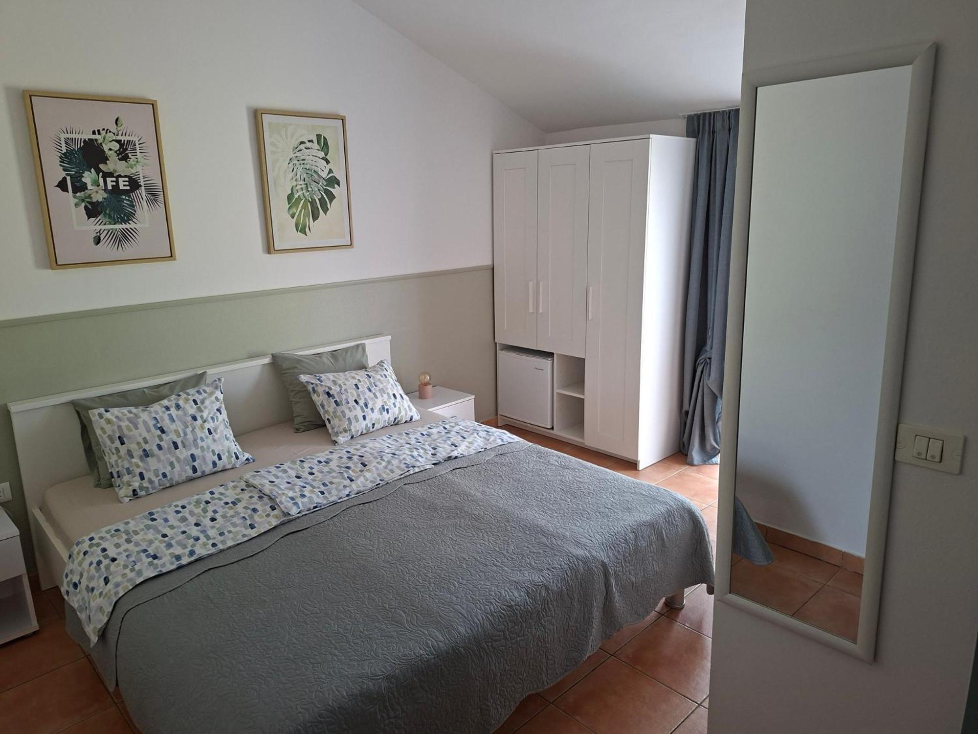 Apartment & Rooms Roza Peroj Bagian luar foto