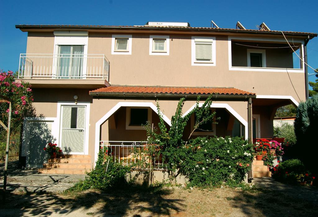 Apartment & Rooms Roza Peroj Bagian luar foto